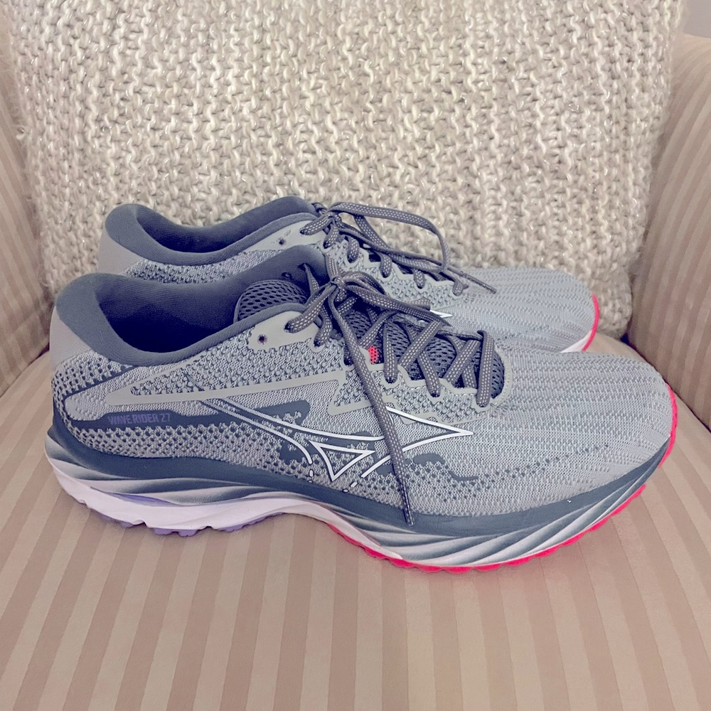 Mizuno Wave Rider 27 - Size 10.5
